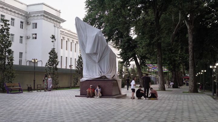 Filmstill: Elbows in Shatters